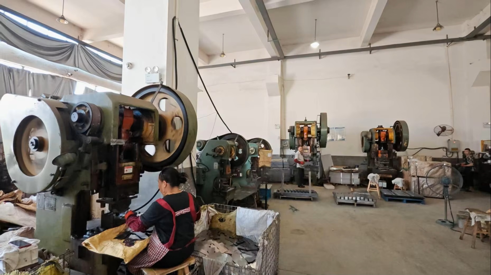 Zhezhong weighing scale factory facility 3 of 4